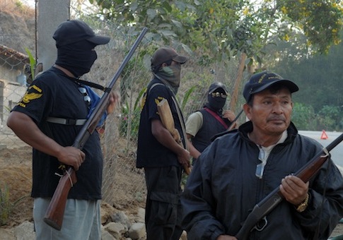 Armed villagers in Mexico / AP