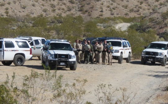 Government vehicles and personnel outside of the Bundy ranch / Cliven and Carol Bundy