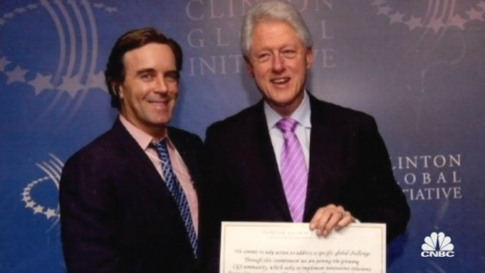 Claudio Osorio and Bill Clinton (screenshot of CNBC program American Greed)