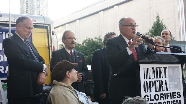 Former New York City Mayor Rudy Giuliani speaks at protest / Adam Kredo