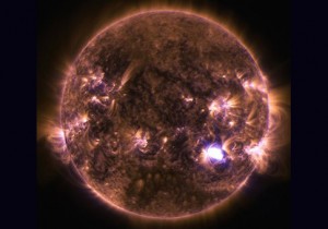 Sun emits a mid-level flare - 04 Dec 2014