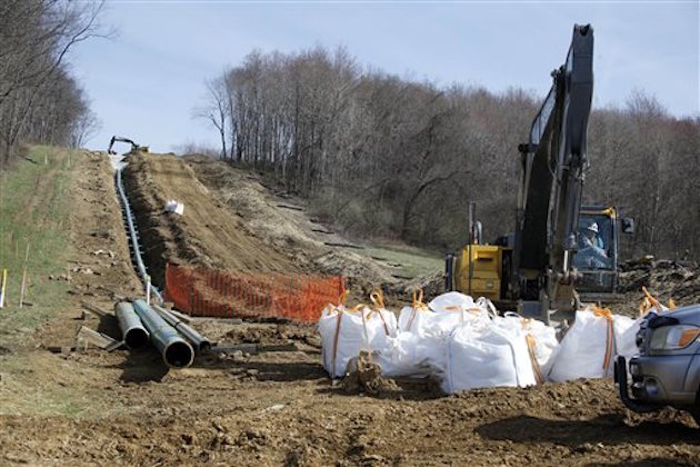LIUNA workers continue the construction at a gas pipeline site in Harmony, Pa. / AP
