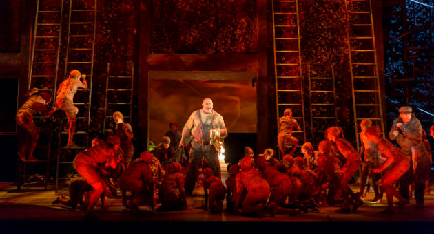 Gordon Hawkins as Alberich (center), David Cangelosi as Mime (far right), and the company of The Rhinegold / Scott Suchman for WNO