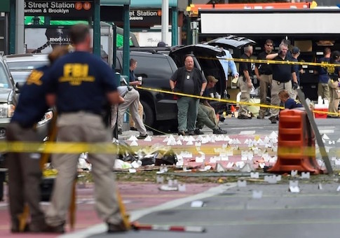 FBI officials stand amid site of explosion in New YorkFBI officials stand amid site of explosion in New York