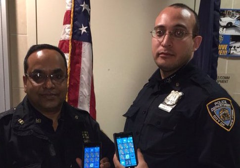 NYPD officers pose with cell phones, March 2016 / Twitter