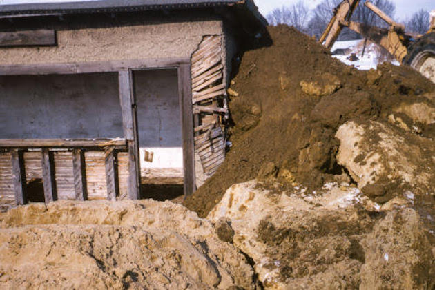 Partially Buried Woodshed (1970) : Holt-Smithson Foundation