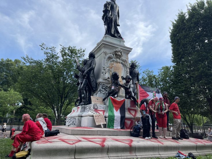 Pro-Hamas protesters outside the White House